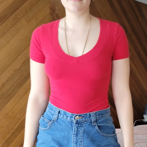 Forever21 Old Style Red Stretchy V Neck 2000s T Shirt - Picture 4 of 9